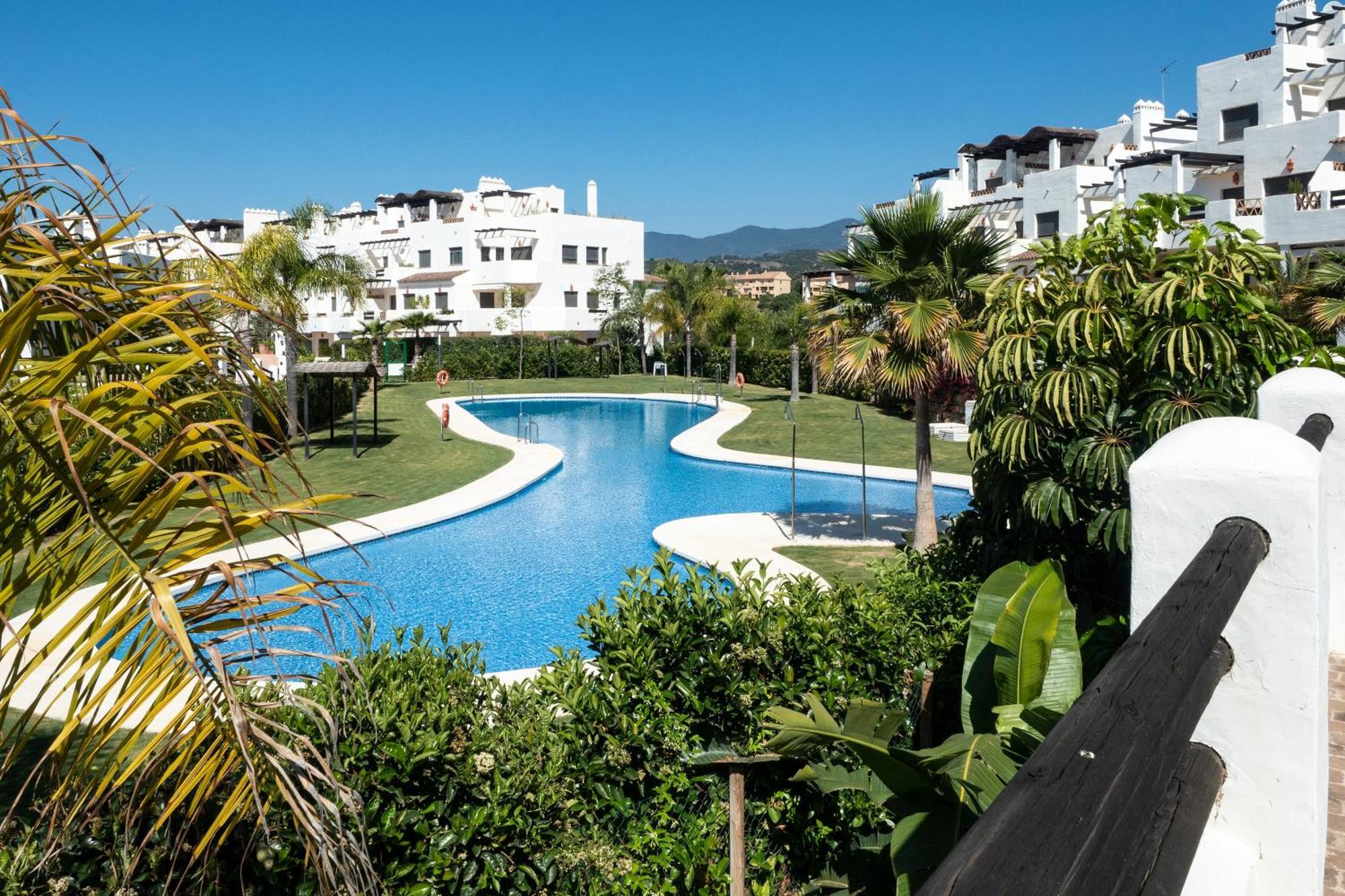 Sunset Golf Groundfloor Pool - Happy Apartment Estepona