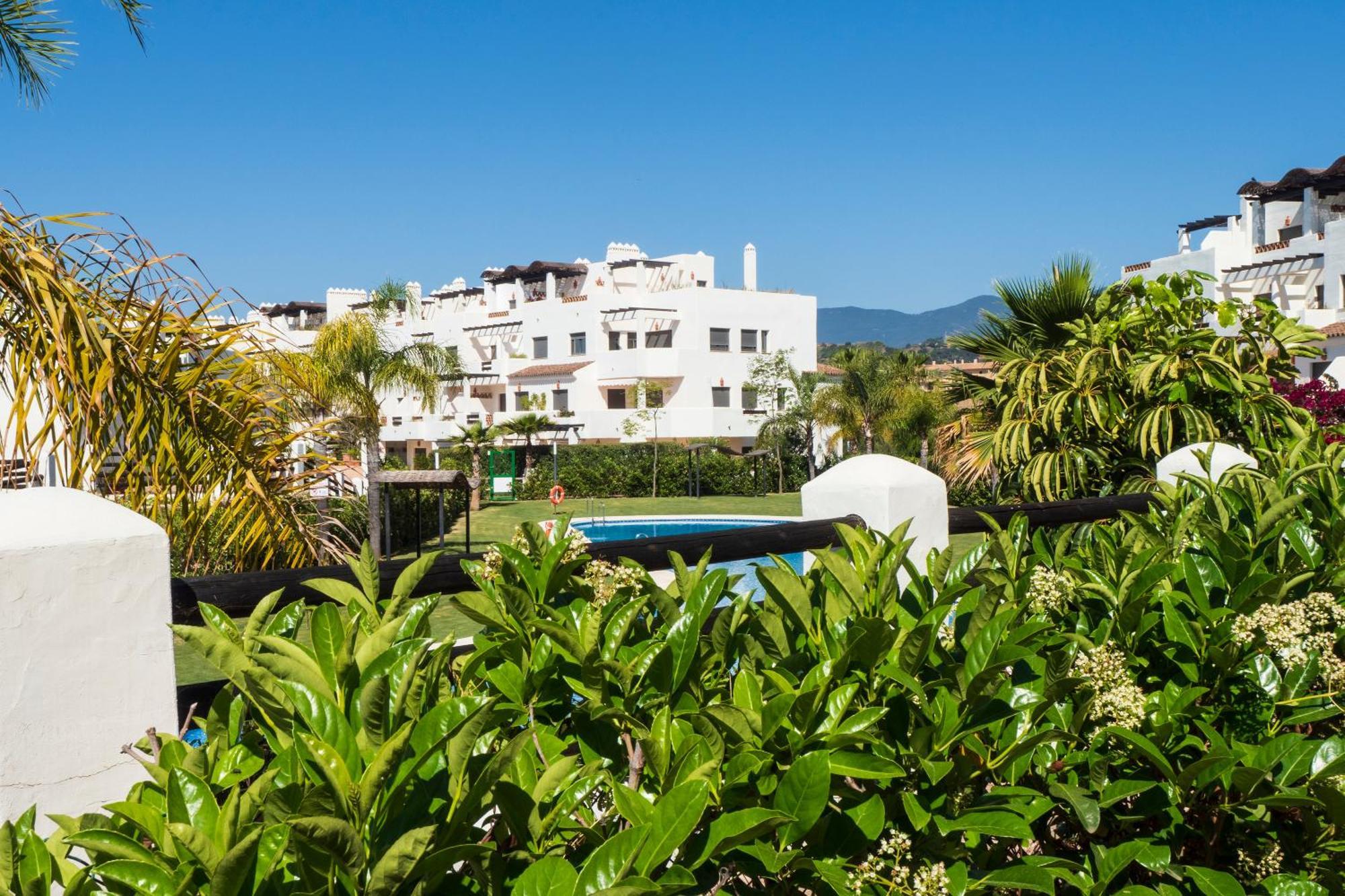 Sunset Golf Groundfloor Pool - Happy Apartment Estepona